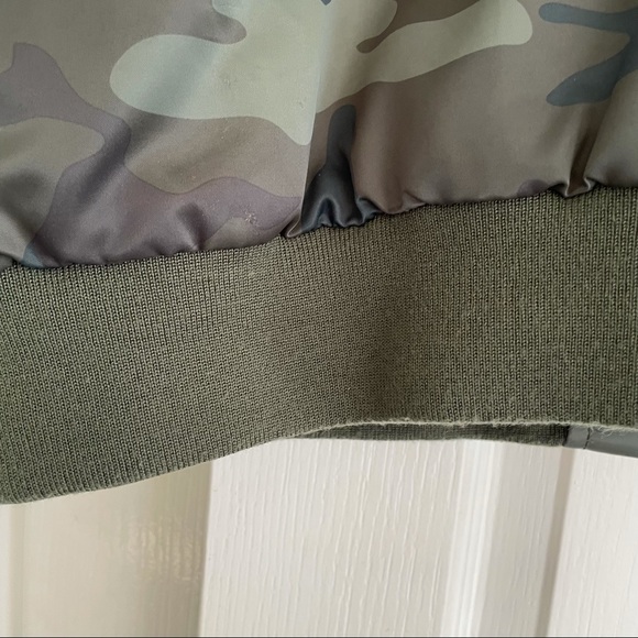 Gap Bomber Jacket Camo Green Nylon Size Large - Picture 11 of 11